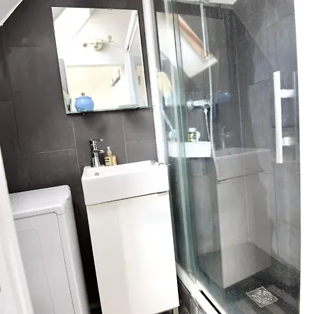 Bright Apt With Balcony In Montparnasse *